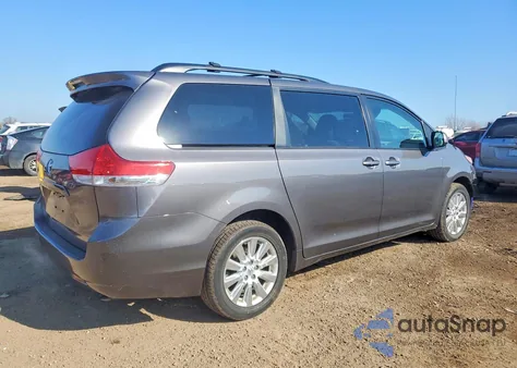 2014 Toyota Sienna Le z USA, uszkodzony, nr VIN 5TDJK3DC8ES084061